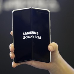 Ponsel Lipat Sudah Dijual, Perlukah Beli Samsung Galaxy Fold?