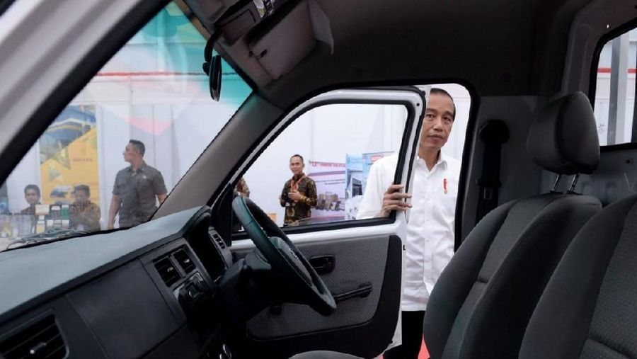 Presiden Joko Widodo saat meresmikan Pabrik Esemka di Boyolali, Jumat (6/9/2019). (Kris - Biro Pers Sekretariat Presiden)