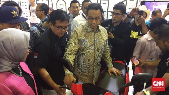 Anies Bakal 'Dewakan' Kendaraan Listrik di Jakarta
