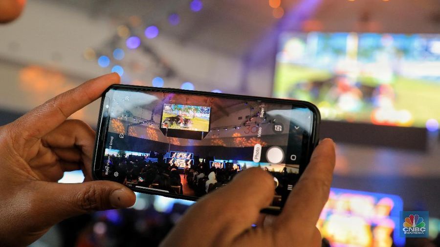 SD City bekerja sama dengan Garena Indonesia menyelenggarakan grand final turnamen internasional Free Fire Asia Invitationals (FFAI) 2019 di ICE BSD City. Turnamen ini akan mempertemukan 13 tim terbaik Free Fire dari seluruh Asia termasuk Indonesia, Thailand, Chinese Taipei, Vietnam, India, Singapura, Malaysia, serta Middle East dan North Africa (MENA) yang bersaing untuk memenangkan total uang tunai USD 50,000 (setara dengan 713 juta rupiah). Saat ini, industri esports sedang menjadi fenomena global dan juga berkembang dengan sangat pesat di Indonesia. Sinar Mas Land turut mendukung turnamen game online bergengsi ini. (CNBC Indonesia/Andrean Kristianto)