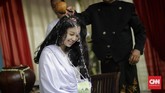 Siraman air ini adalah prosesi membersihkan diri dari kotoran jiwa dan spirit jahat yang disebabkan dosa dan kesalahan masa lalu, dan dapat menjadi penghalang kesuksesan
