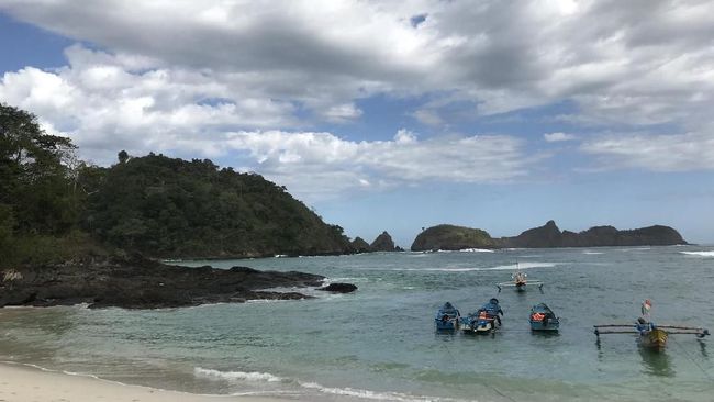 Pantai Wedi Ireng, 'Raja Ampat Mini' di Banyuwangi
