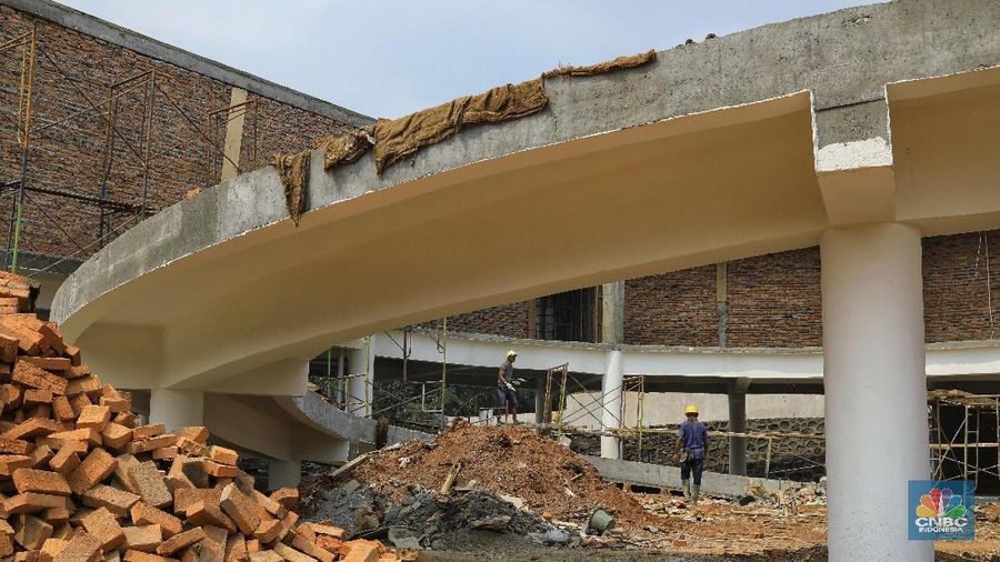 Proyek alun-alun ini menelan dana sekitar Rp 90 miliar.