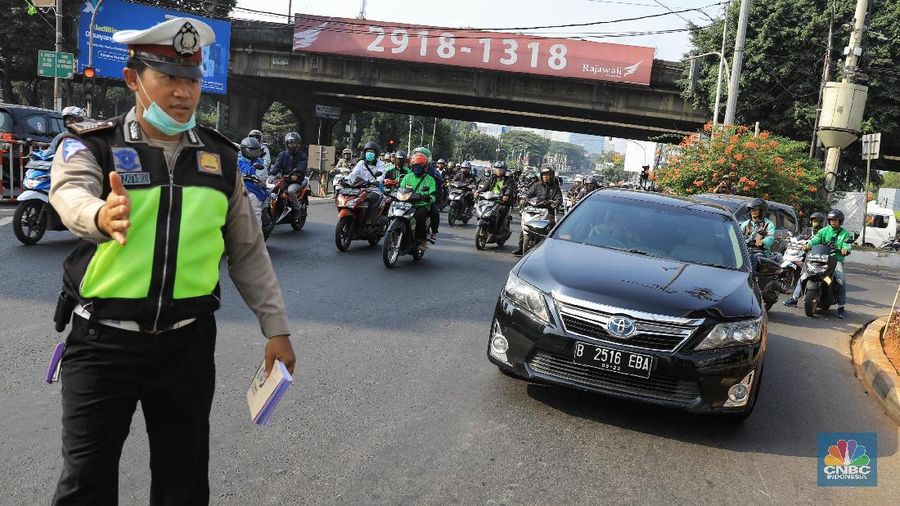 Penindakan Ganjil-Genap (CNBC Indonesia/Muhammad Sabki)