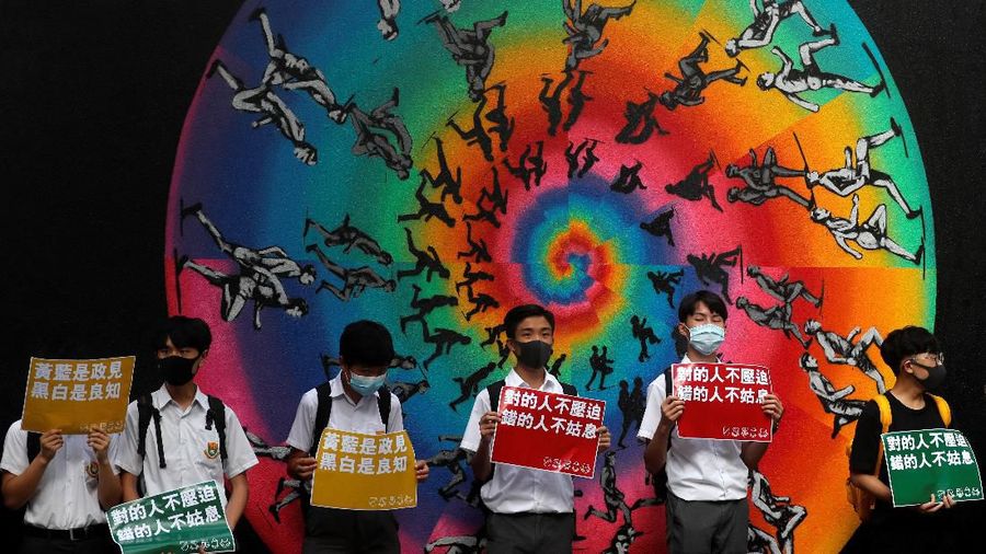 Pelajar Hong Kong tetap melanjutkan demonstrasi meski akhir pekan lalu kerusuhan terjadi