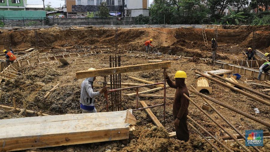 Proyek alun-alun ini menelan dana sekitar Rp 90 miliar.