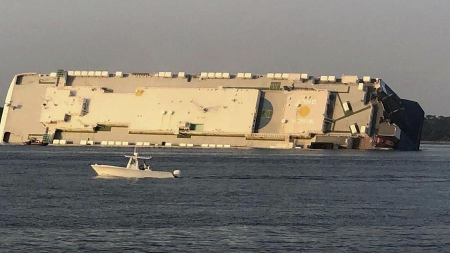 Kapal kargo The Golden Ray mengangkut 24 orang, dimana 20 anggota awak telah diselamatkan dan 4 lainnya masih dalam tahap pencarian.