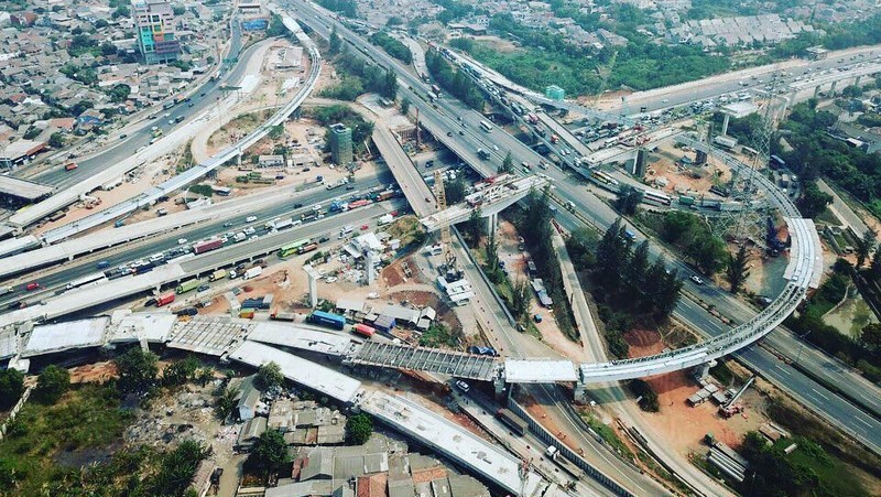 Jalan Tol layang Jakarta-Cikampek atau Jakarta-Cikampek Elevated bakal dioperasikan akhir November atau awal Desember 2019.