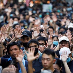 Pengadilan Hong Kong Vonis Penjara 45 Aktivis Pro-Demokrasi, Ada Apa?