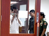 Jokowi Jenguk BJ Habibie di RSPAD