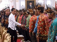 Jokowi Sambut 61 Tokoh Papua di Istana