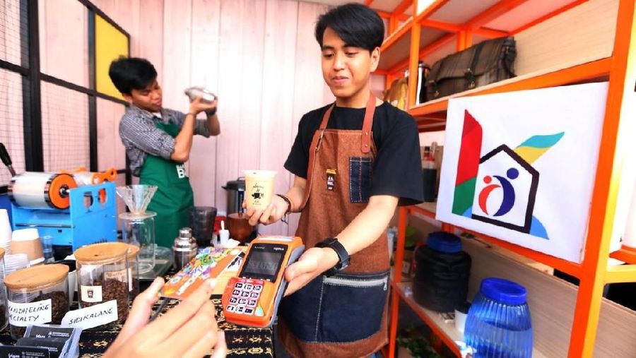 BNI menyiapkan proses penyaluran Kredit Usaha Rakyat (KUR) bagi pengusaha pariwisata yang naik kelas dengan lebih mudah dan lebih cepat.