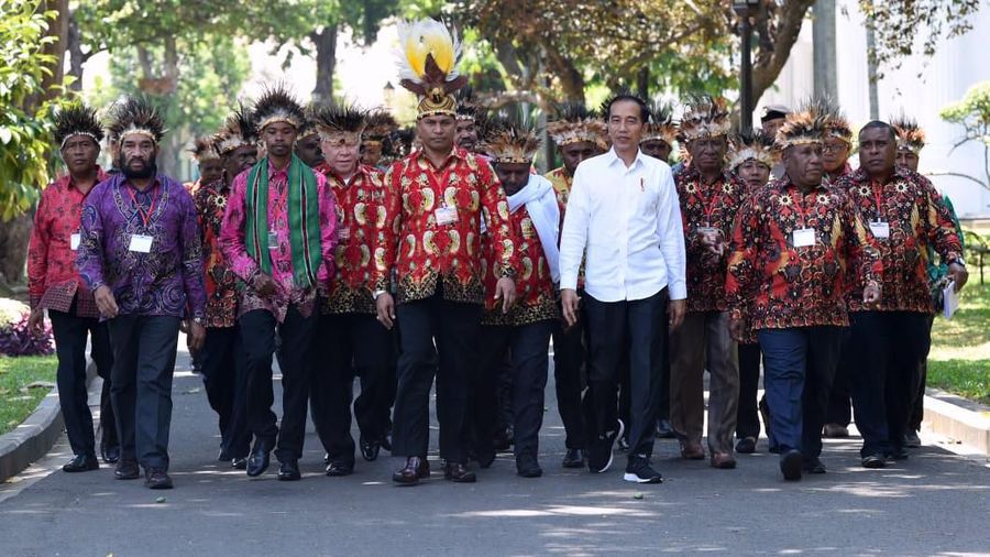 Presiden Jokowi memberikan respons kewenangan yang dimilikinya agar tenaga-tenaga muda Papua dapat diserap oleh BUMN-BUMN serta perusahaan lainnya. 