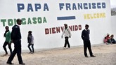 Pemimpin Tahta Suci Vatikan, Paus Fransiskus, melawat ke Madagaskar pada Minggu (8/9) pekan lalu. (Photo by TIZIANA FABI / AFP)