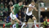 Jerman mengobati luka setelah kalah di kandang sendiri dari Belanda dengan mengalahkan Irlandia Utara 2-0 di Windsor Park, Selasa (10/9) dini hari WIB. (AP Photo/Peter Morrison)