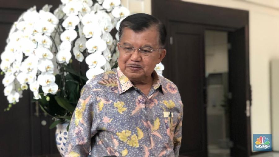 Wakil Presiden Jusuf Kalla menilai ada persepsi yang kurang tepat di sebagian masyarakat dalam menilai kinerja Komisi Pemberantasan Korupsi (KPK).