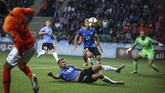 Belanda berhasil meraih kemenangan telak atas Estonia berkat dua gol dari Ryan Babel (17' dan 48') dan masing-masing satu gol dari Memphis Depay (76') serta Georginio Wijnaldum (87'). (AP Photo/Raul Mee)