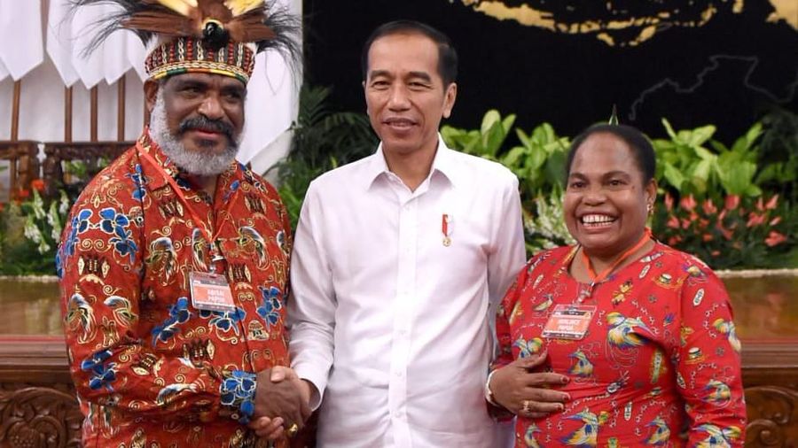 Presiden Jokowi memberikan respons kewenangan yang dimilikinya agar tenaga-tenaga muda Papua dapat diserap oleh BUMN-BUMN serta perusahaan lainnya. 