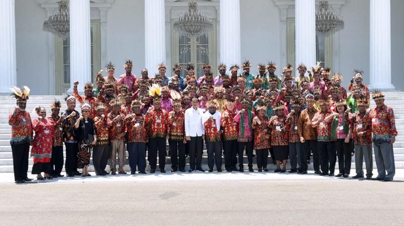 Presiden Jokowi memberikan respons kewenangan yang dimilikinya agar tenaga-tenaga muda Papua dapat diserap oleh BUMN-BUMN serta perusahaan lainnya. 
