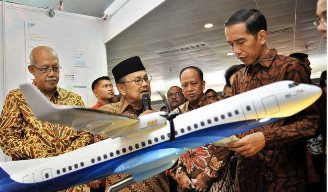 Perusahaan pembuat pesawat terbang di indonesia adalah