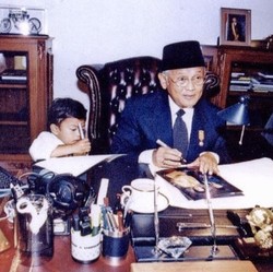 Habibie Tutup Usia, Hanya 5 Menit Jokowi Sudah Tiba di RSPAD