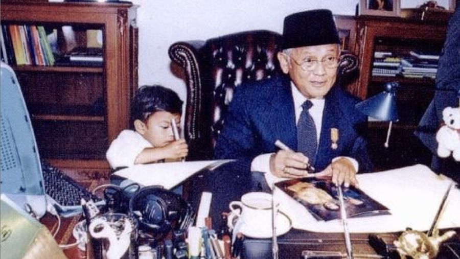 Presiden Joko Widodo (Jokowi) mengatakan sudah tiba di RSPAD Gatot Subroro hanya beberapa menit setelah mantan Presiden RI ke-3 BJ Habibie wafat.