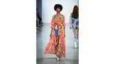 Indonesian Diversity NYFW SS20 juga diwarnai dengan koleksi penuh warna yang mengusung kearifan lokal berupa karung Bogasari dari 2Madison Avenue karya Maggie Hutauruk Eddy. (Ilya S. Savenok/AFP)