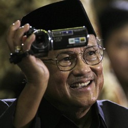 Adik Habibie: Jenazah Dibawa ke Rumah di Kuningan, Malam Ini