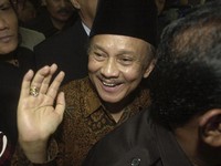 Habibie: Penjinak Rupiah, Korbankan 'Anak' Demi Lewati Krisis