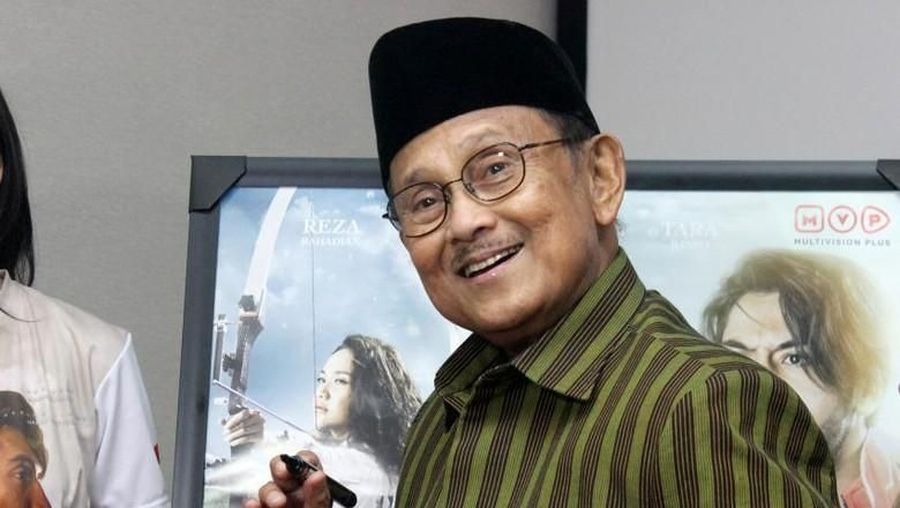 Presiden Jokowi menyebut BJ Habibie sebagai Bapak Teknologi Indonesia.