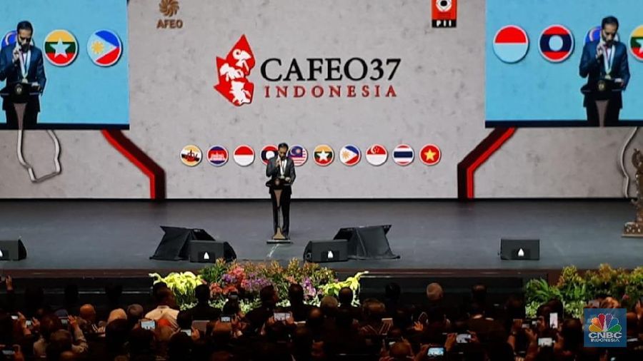 Jokowi membuka perhelatan The 37th Conference ASEAN Federation of Engineering Organizations (CAFEO37) di JIExpo, Kemayoran, Jakarta, Rabu (11/9/2019)