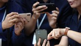 Kamera depan iPhone 11 bisa merekam video 4k dan slow motion dengan 36 percent flash lebih cerah. (Justin Sullivan/Getty Images/AFP)