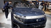 Byton salah satu mobil bertenaga listrik asal China 'unjuk gigi' bersama mobil-mobil merek Eropa. (AP Photo/Michael Probst)