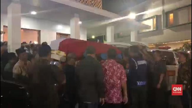 VIDEO: Jenazah Habibie Dibawa ke Rumah Duka