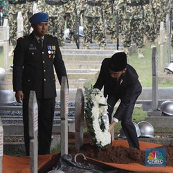 Lepas Habibie, Jokowi: Selamat Jalan 'Mr Crack', Sang Pionir