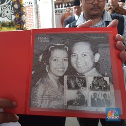Kisah Habibie & Ainun Diabadikan Dalam 8 Seri Perangko