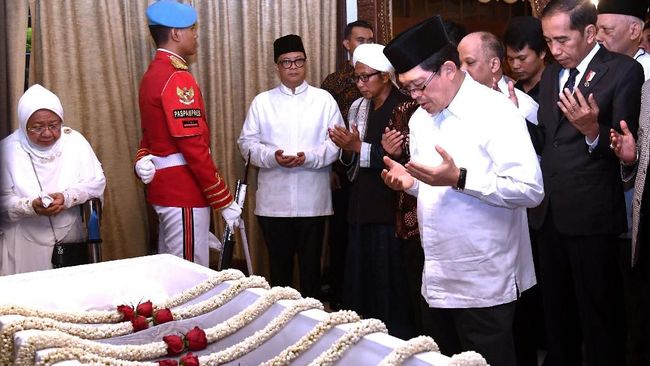 Imam Besar Masjid Istiqlal Pimpin Salat Jenazah Habibie