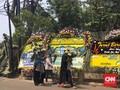 Untuk Kenangan, Warga Berebut Karangan Bunga Duka BJ Habibie