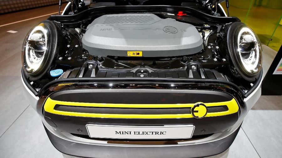 Pameran mobil di Jerman tersebut memperlihatkan berbagai model mobil listrik terbaru dari perusahaan pembuat mobil besar dari seluruh dunia.