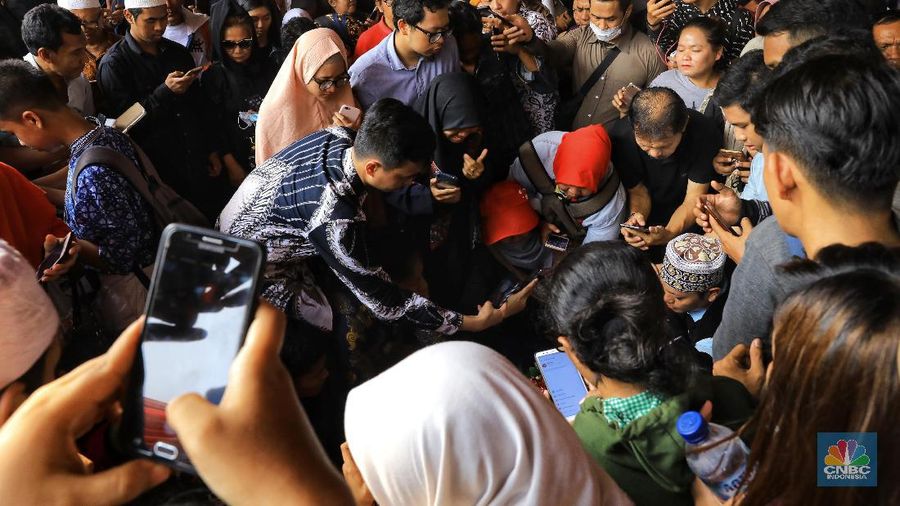 Pemandangan itu ditemui selepas upacara militer pemakaman BJ Habibie selesai.