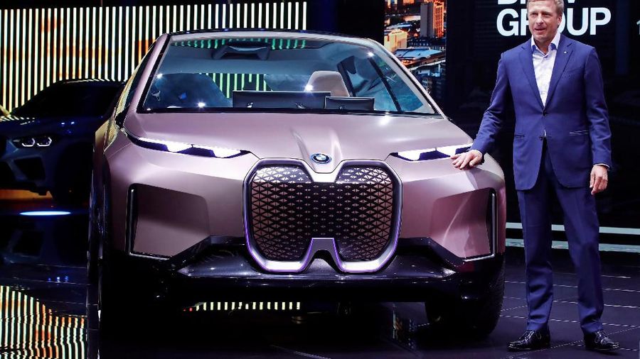 Pameran mobil di Jerman tersebut memperlihatkan berbagai model mobil listrik terbaru dari perusahaan pembuat mobil besar dari seluruh dunia.