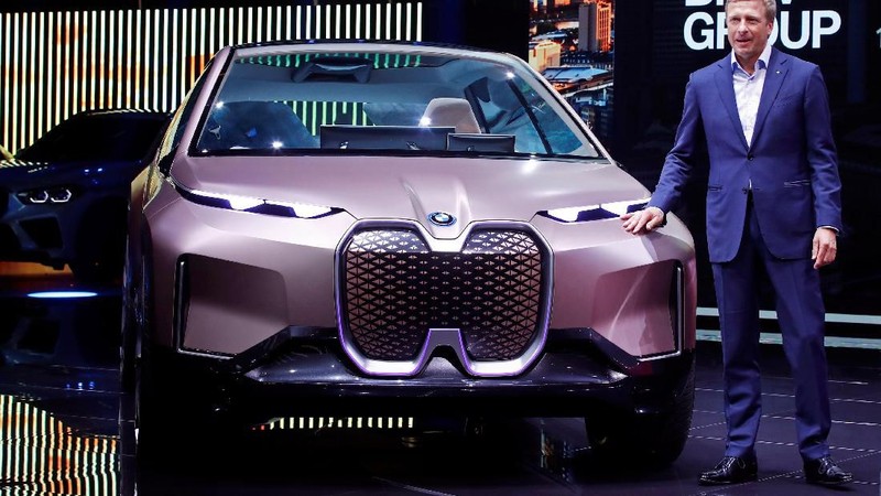 Pameran mobil di Jerman tersebut memperlihatkan berbagai model mobil listrik terbaru dari perusahaan pembuat mobil besar dari seluruh dunia.