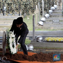Jokowi Kenang Habibie: Inspirator Lahirnya Industri Strategis