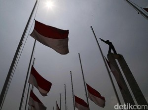 Hormati Wafatnya Try Sutrisno, Ini Aturan Bendera Setengah Tiang 2-4 Maret