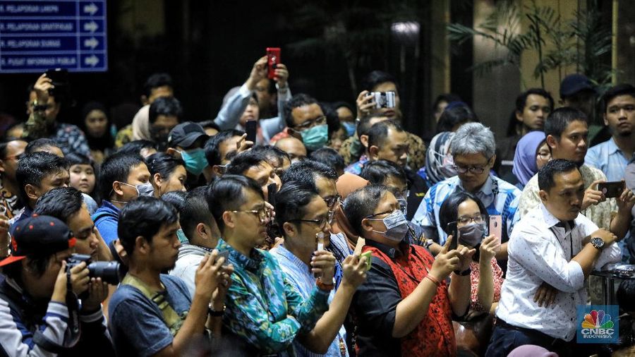 Ketua KPK Agus Rahardjo mengatakan Para pimpinan KPK sangat prihatin dengan kondisi pemberantasan korupsi yang makin mencemaskan.