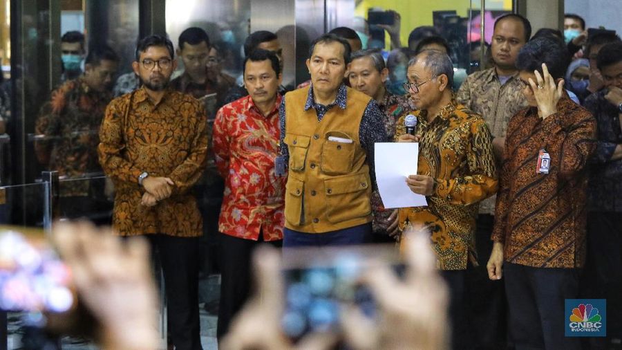 Ketua KPK Agus Rahardjo mengatakan Para pimpinan KPK sangat prihatin dengan kondisi pemberantasan korupsi yang makin mencemaskan.