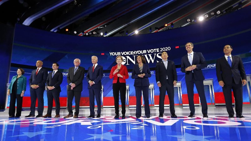 10 kandidat dari Partai Demokart AS saling adu visi, misi, dan pendapat mereka bagi masa depan Amerika Serikat serta masyarakatnya.