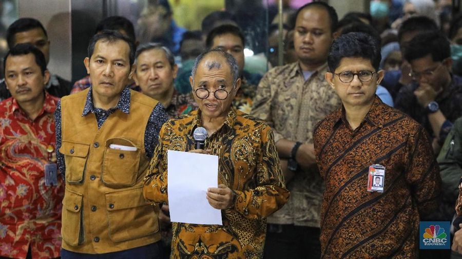 Ketua KPK Agus Rahardjo mengatakan Para pimpinan KPK sangat prihatin dengan kondisi pemberantasan korupsi yang makin mencemaskan.
