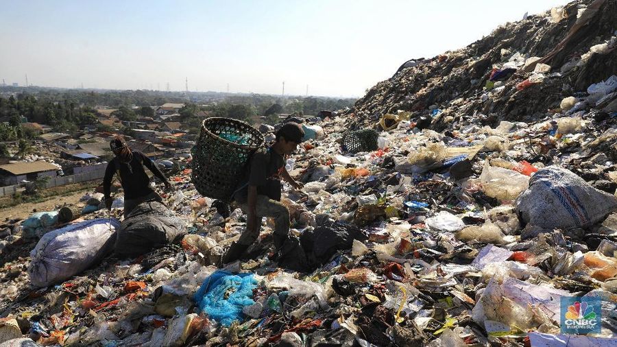 Setiap hari, jumlah volume sampah yang masuk ke TPST Bantargebang 6.500-7.000 ton dari Provinsi DKI Jakarta.