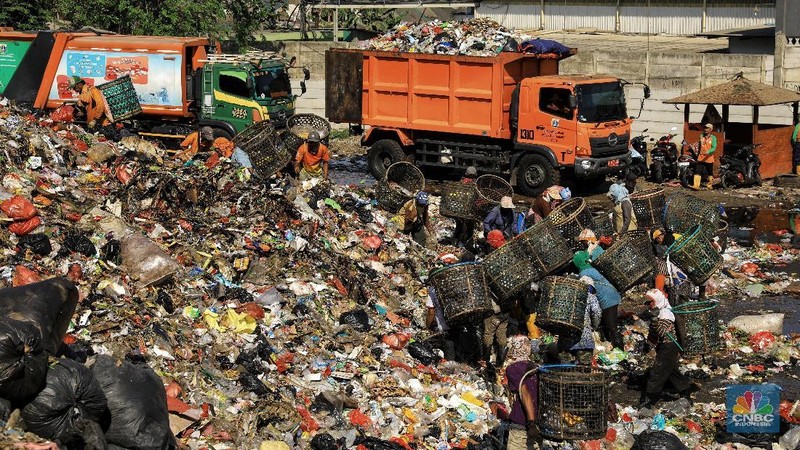 Setiap hari, jumlah volume sampah yang masuk ke TPST Bantargebang 6.500-7.000 ton dari Provinsi DKI Jakarta.